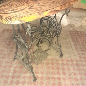 Stolek ze šicího stroje - 7