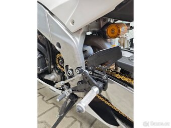 Aprilia RSV4 1100 Factory - 7