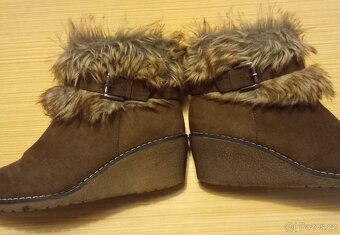 Hnědé semišové boty, velikost 37 - 7