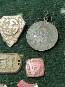 Různé velmiv staré odznaky z doby Rakouska Uherska a jiné - 7