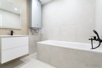 Nabízíme nový designový 4+KK po rekonstrukci – prostorný, sv - 7