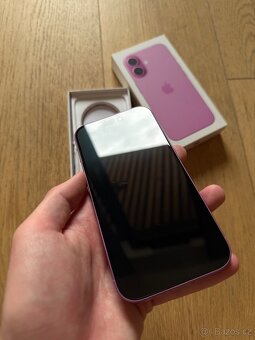 Apple iPhone 16 128GB růžový - 7