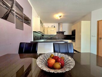 Prodej RD 6+kk 213 m2, na pozemku 287 m2 - 7