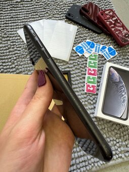 Apple iPhone XR 128GB černý + ochranná skla + kryty - 7