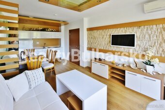 Stylový apartmán 2+kk s výhledem na bazén–Slunečné pobřeží - 7