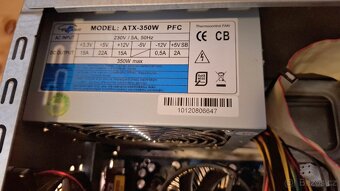 2x PC skříň se zdrojem + monitor Hp - 7