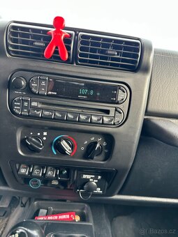 Jeep wrangler 4,0 6v 6kvl.manuál - 7