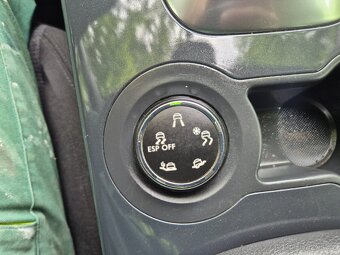 Peugeot 3008 nafta 1,6hdi 2010 - 7