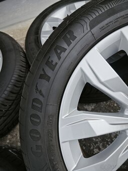 Alu VW 5/112 r17 + 215/55 r17 letní pneu Top stav - 7