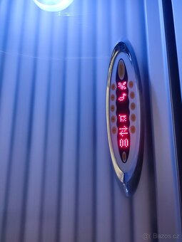 Vertikální solárium megaSun T200 Pure Energy – TOP stav - 7