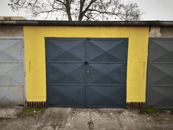Garáž Praha Braník - 20m2 - vlastní pozemek - elektřina - 7