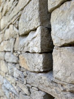 Pozemek se stavbami na okraji vesnice - 7