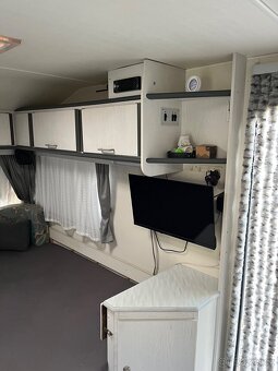 Karavan CHATEAU 380 - 7