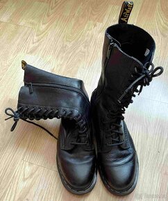 Dr. Martens, - 7