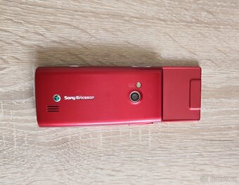 TLAČÍTKOVÝ MOBILNÍ TELEFON SONY ERICSSON J20i - 7