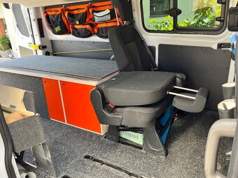 Ford Transit custom 2018 L2H1 125 kw 6 míst - 7