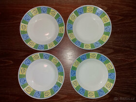 Hrníčky s podšálkem, polévková mísa, talíře a další - 7