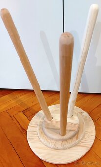 Květinový stolek na trojnožce - 7