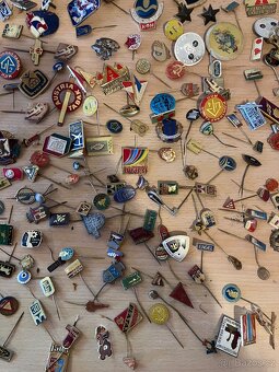 Různé druhy odznaků - 7