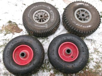 prodám různé hřídele, železné a dřevěné kolečka..... Železné - 7