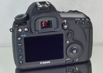 Canon EOS 5D MrkIII full-frameFull HDV51000 Exp - 7