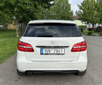 Mercedes - Benz B 180, Edition Black & White, atraktivní vůz - 7