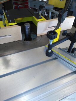 Prodám spodní frézku s naklápěním hřídele FVV 300 R - 7