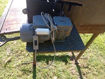 Gril na kýtu, sele, kuřata. - 7