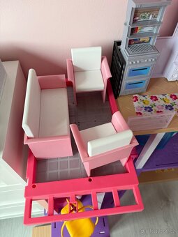 Barbie dům s výtahem, karavan, panenky - 7