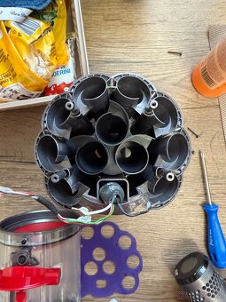 Čištění a Oprava vysavačů Dyson - 7