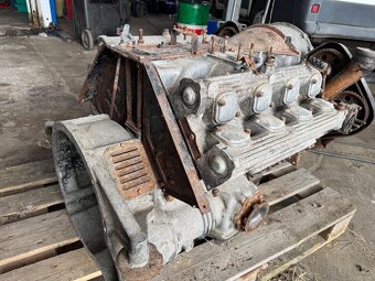 Motor Tatra 613 - 7