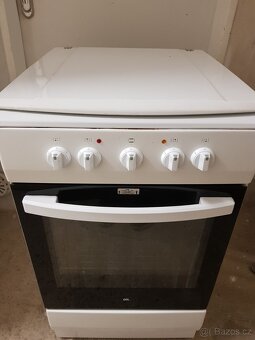 elektrický sporák na 220V výborný stav - 7