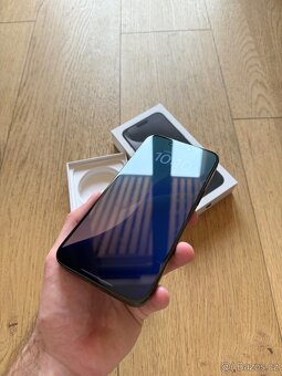 Apple iPhone 15 Pro Max 256GB modrý - 7