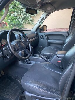 Jeep Cherokee (rok 2003) - 7