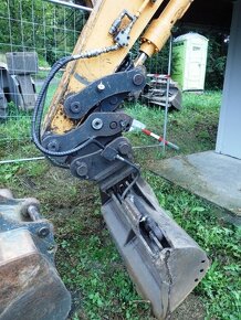 8t rypadlo pásové guma Hyundai Robex 80 - 7