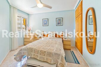 Prodej útulného apartmánu 3kk s výhledem na bazén-Torrevieja - 7
