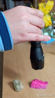 LED svítilny s ultafialovým UV-A světlem - 7