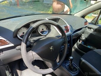 Prodám Peugeot 207 1,4 70kw, benzín, manuál - 7