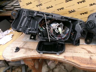 AUDI A6 , C6 4F2 / 4F5 - Přední světla D2S - 7