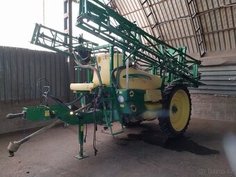 Postřikovač John Deere - 7
