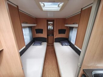Adria Adora 542UT - TOP stav, podélné postele - 7