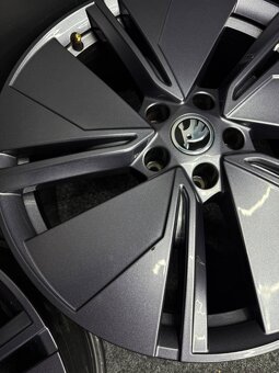 Alu SKODA ENYAQ 5x112 19” 5LA601025A - 7