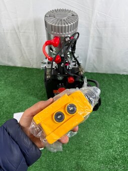 Hydraulické čerpadlo, objemu 6 litrů, dvojčinné čerpadlo 12V - 7