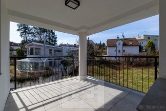Pronájem bytu 2+kk 50 m2 s balkonem v rekonstruované vile. - 7