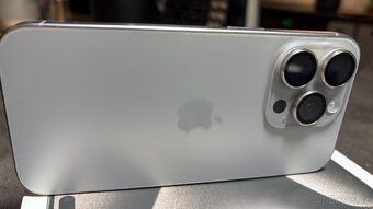 iPhone 15 PRO 256GB ,přírodní titan - 7
