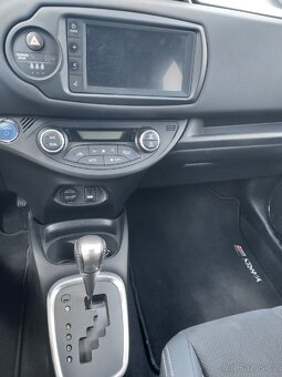 Toyota Yaris 1,5 hybrid GR SPORT - 7