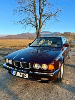 BMW E32 750i Brokatrot - 7