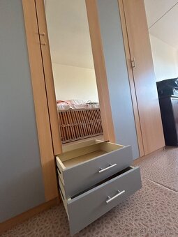 Postel, noční stolek, skříň - 7