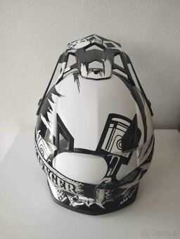 Helma a brýle - 7