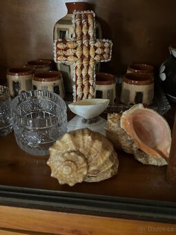 Servírovací porcelanové sady. Talíře, skleničky, mísy - 7